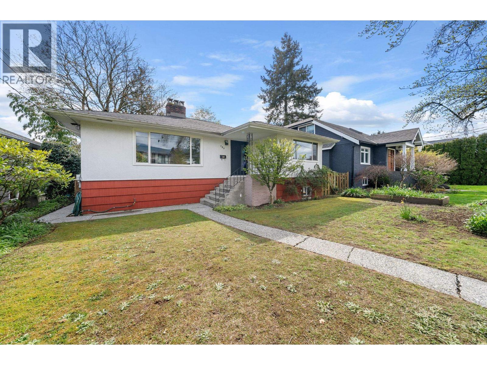 753 E 9th Street, North Vancouver, British Columbia  V7L 2C1 - Photo 3 - R3112746