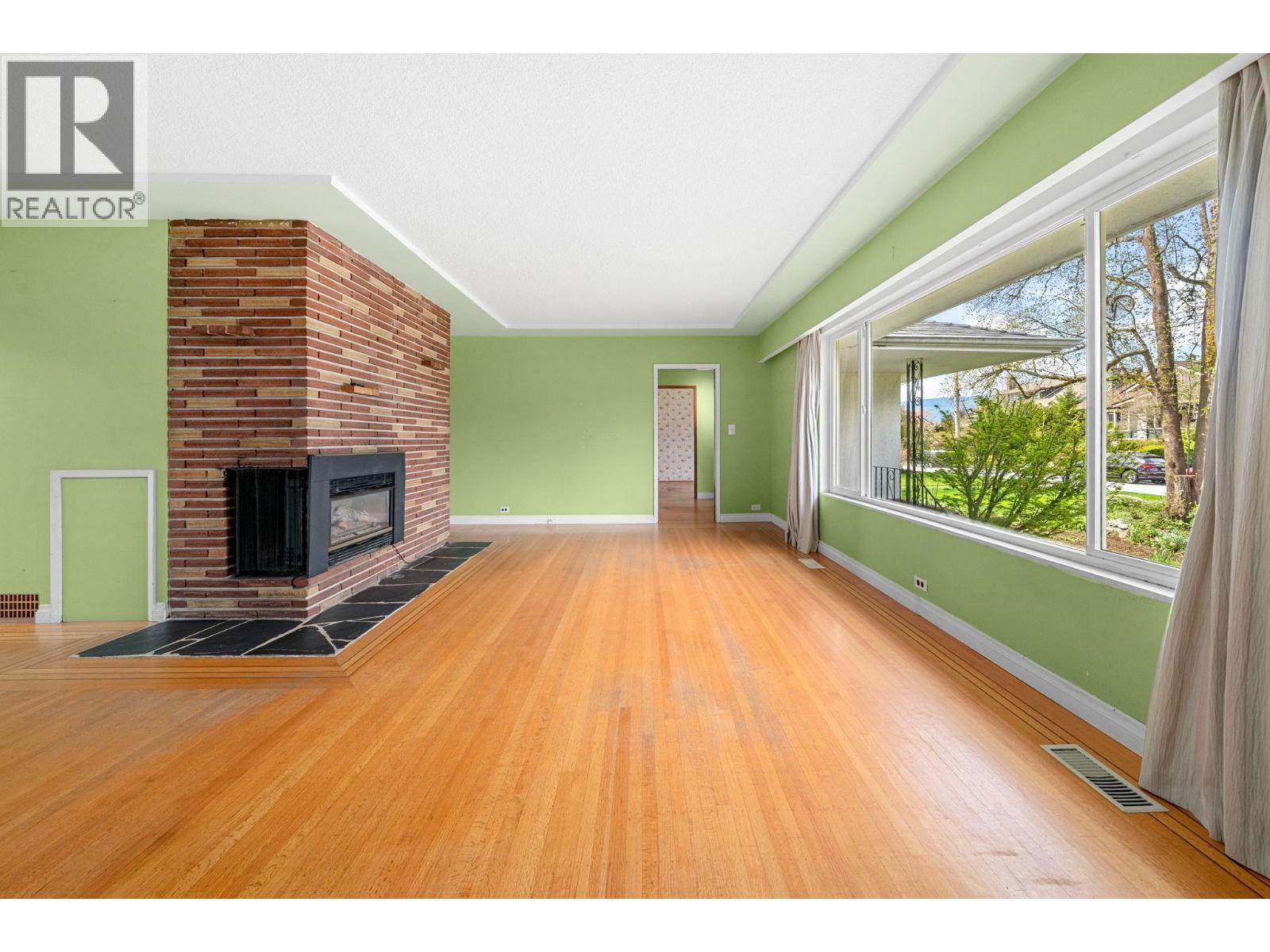 753 E 9th Street, North Vancouver, British Columbia  V7L 2C1 - Photo 8 - R3112746