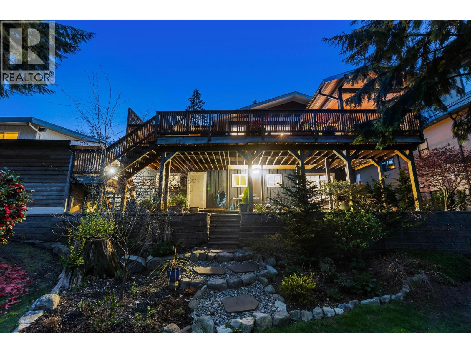 2983 Surf Crescent, Coquitlam, British Columbia  V3C 3S7 - Photo 37 - R3112778