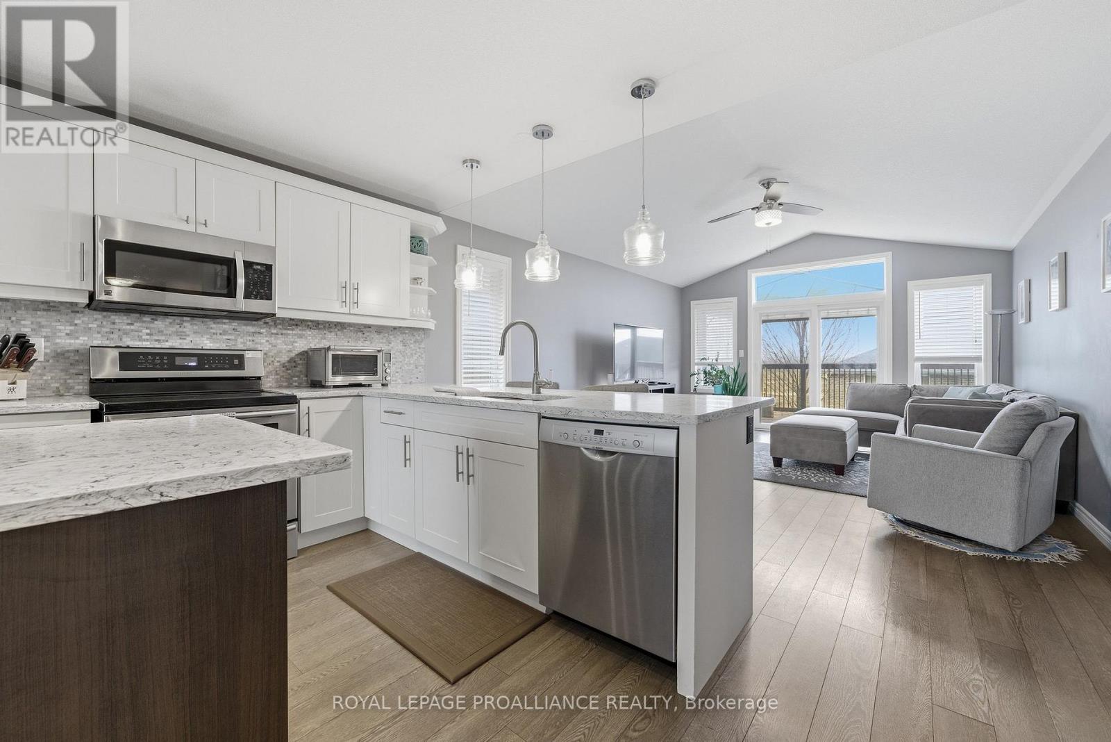 20 Butternut Court, Belleville (Belleville Ward), Ontario  K8P 0C5 - Photo 10 - X13013510