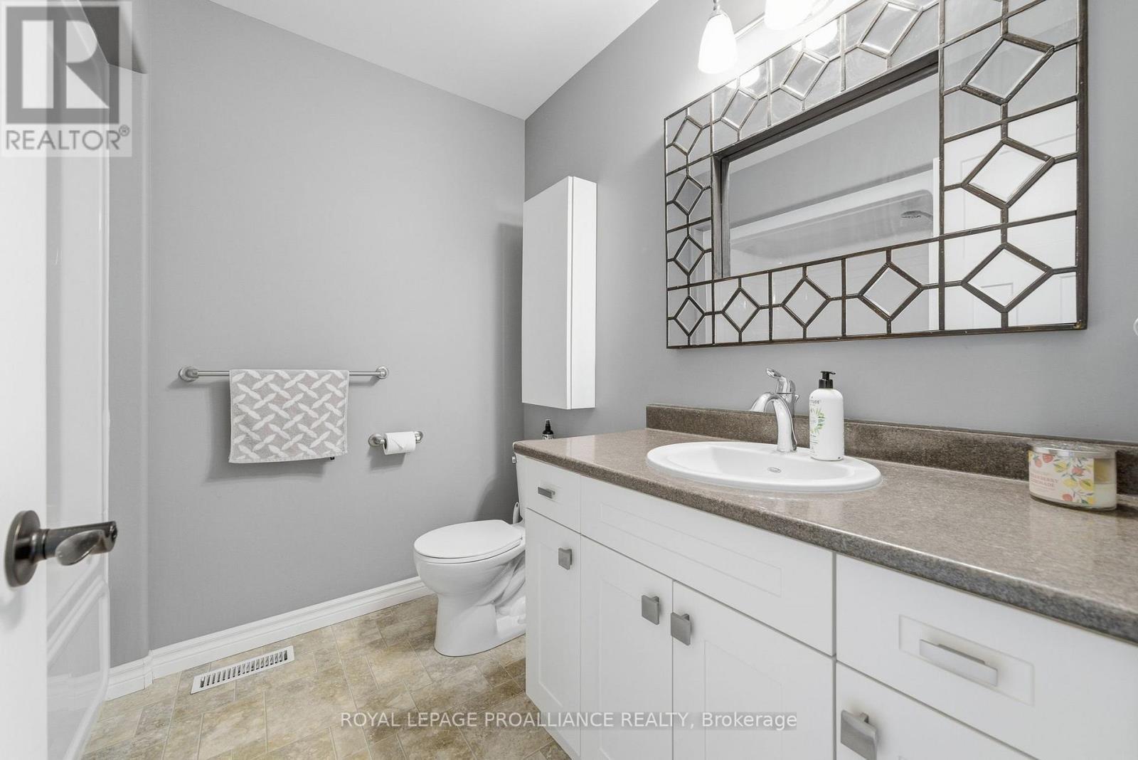 20 Butternut Court, Belleville (Belleville Ward), Ontario  K8P 0C5 - Photo 27 - X13013510