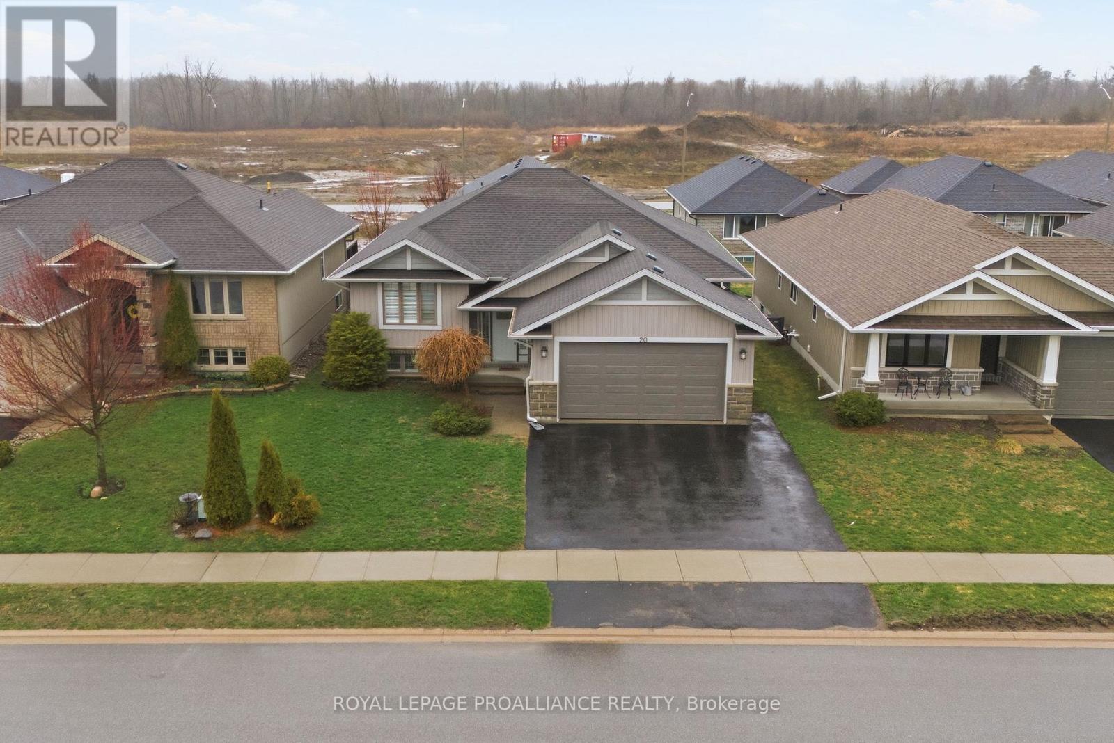 20 Butternut Court, Belleville (Belleville Ward), Ontario  K8P 0C5 - Photo 3 - X13013510