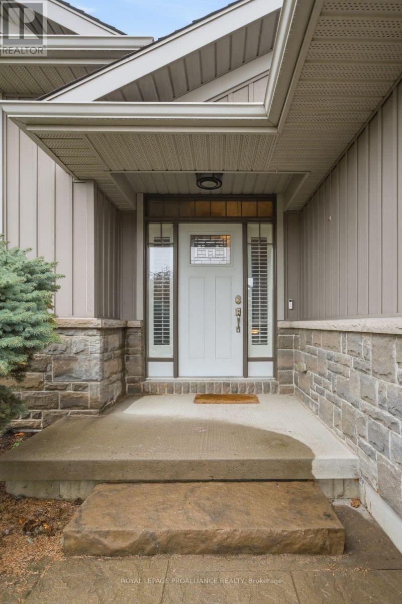 20 Butternut Court, Belleville (Belleville Ward), Ontario  K8P 0C5 - Photo 5 - X13013510