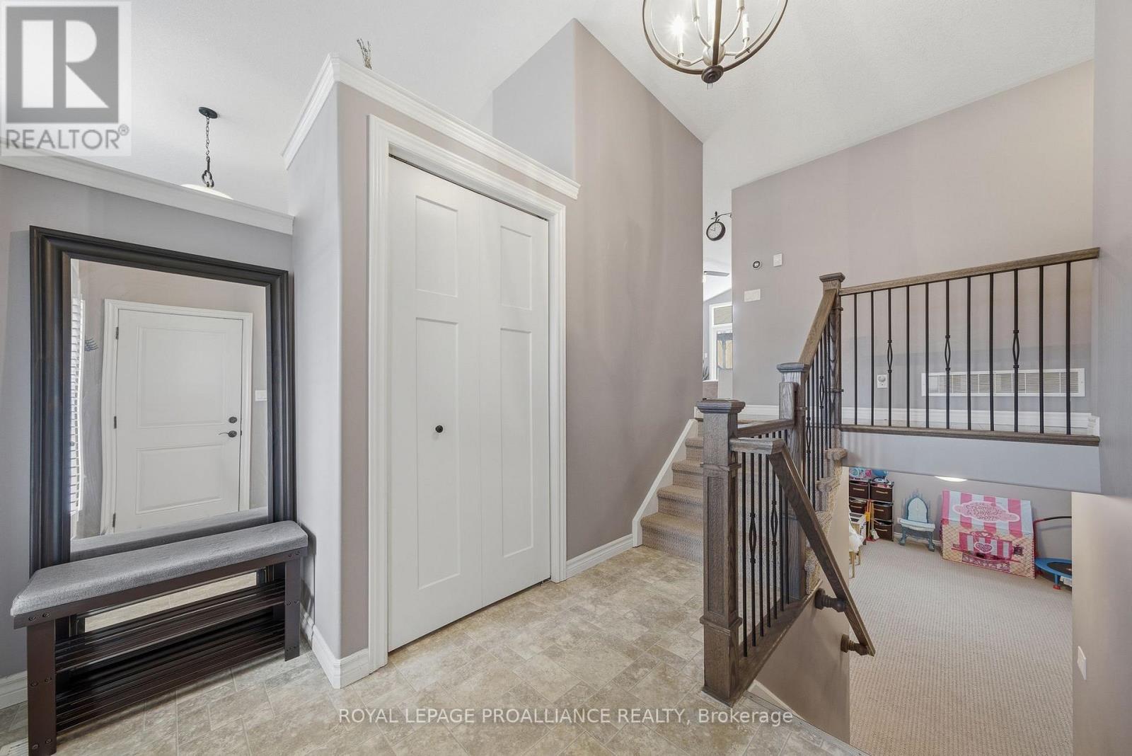 20 Butternut Court, Belleville (Belleville Ward), Ontario  K8P 0C5 - Photo 6 - X13013510