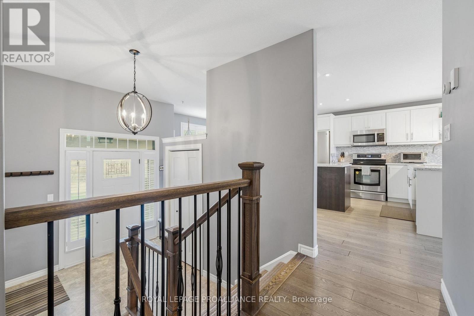 20 Butternut Court, Belleville (Belleville Ward), Ontario  K8P 0C5 - Photo 8 - X13013510