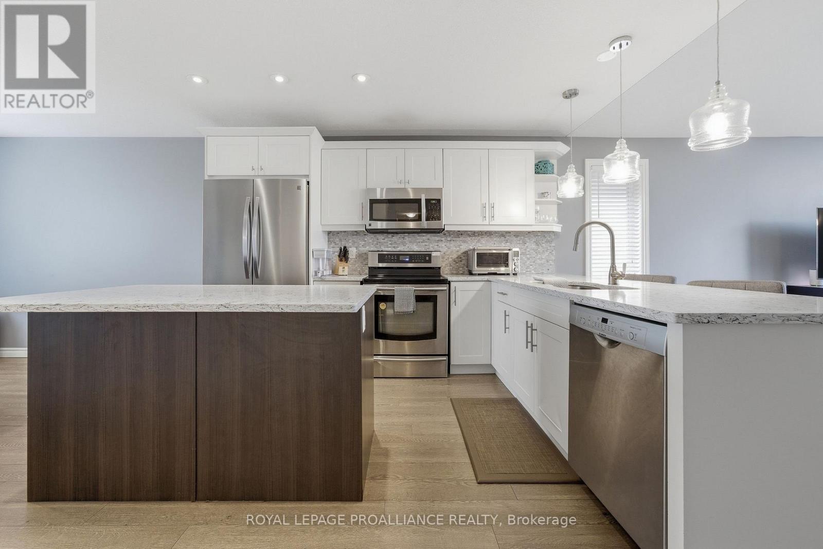 20 Butternut Court, Belleville (Belleville Ward), Ontario  K8P 0C5 - Photo 9 - X13013510