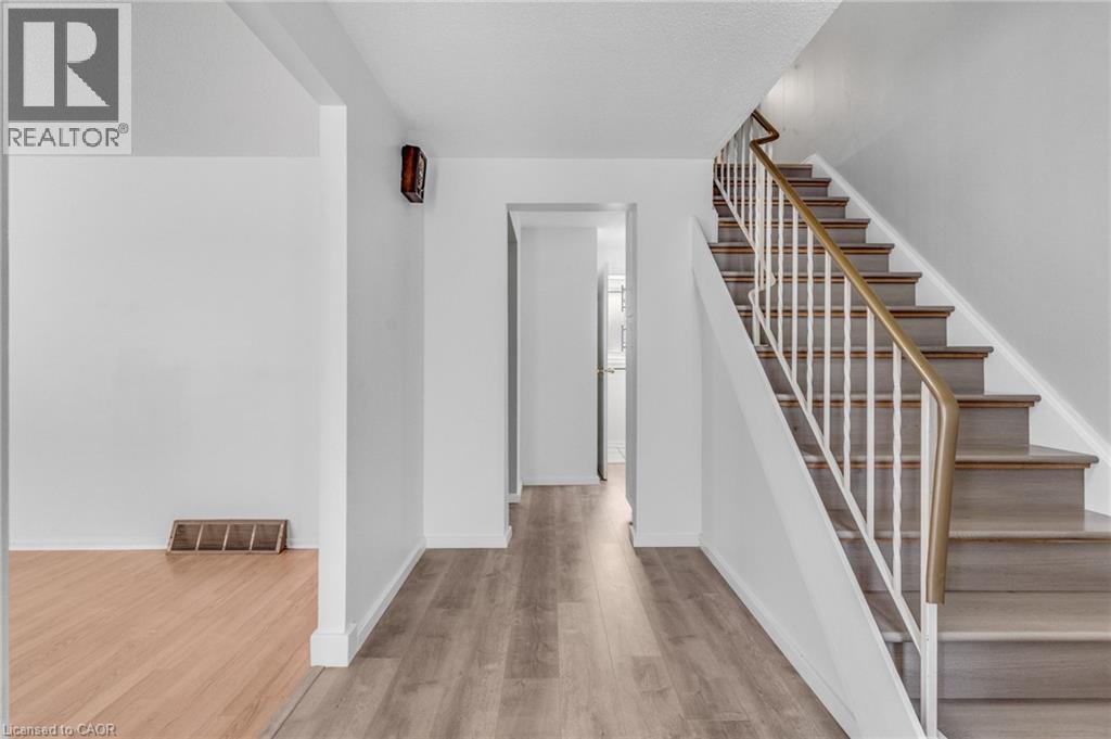 111 Manor Drive, Kitchener, Ontario  N2A 2T9 - Photo 5 - 40821945