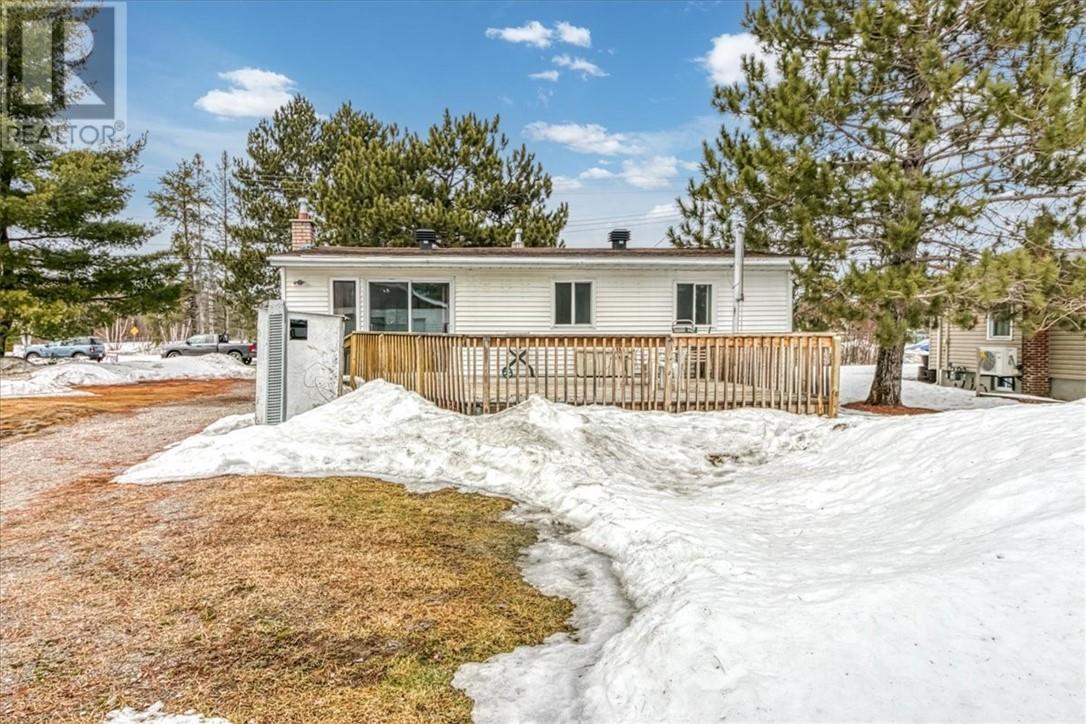 29 Arlington Drive E, Dowling, Ontario  P0M 1R0 - Photo 2 - 2127189