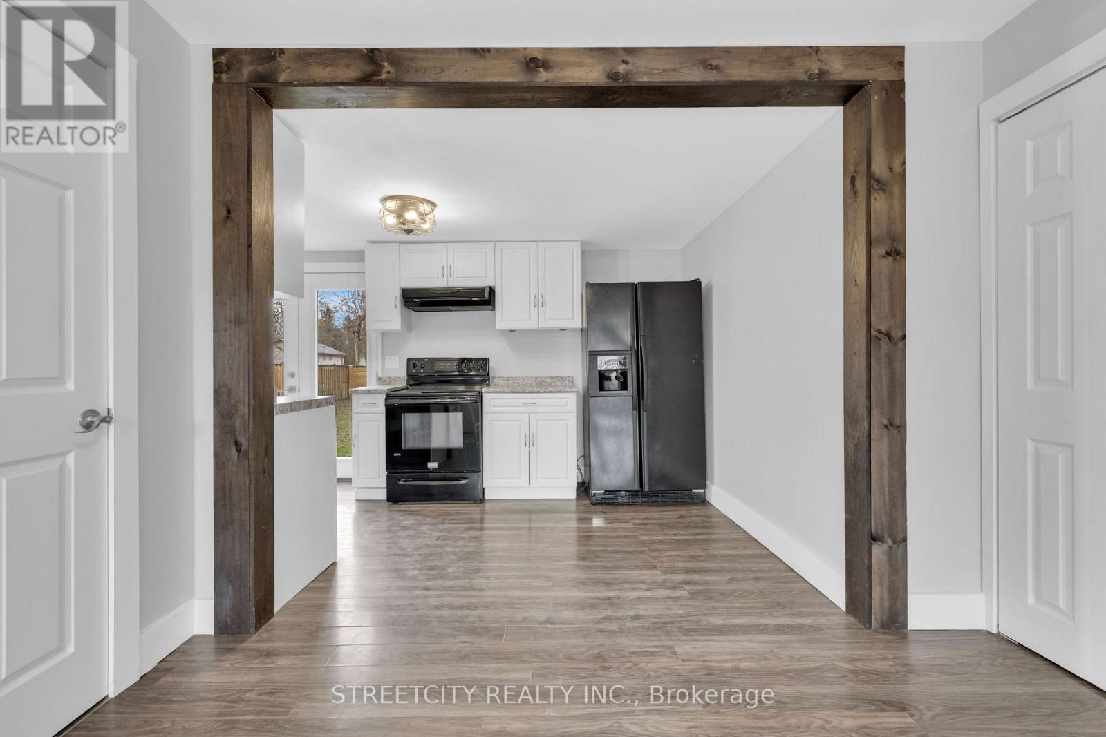 190 King Street, Southwest Middlesex, Ontario  N0L 1M0 - Photo 2 - X13013472