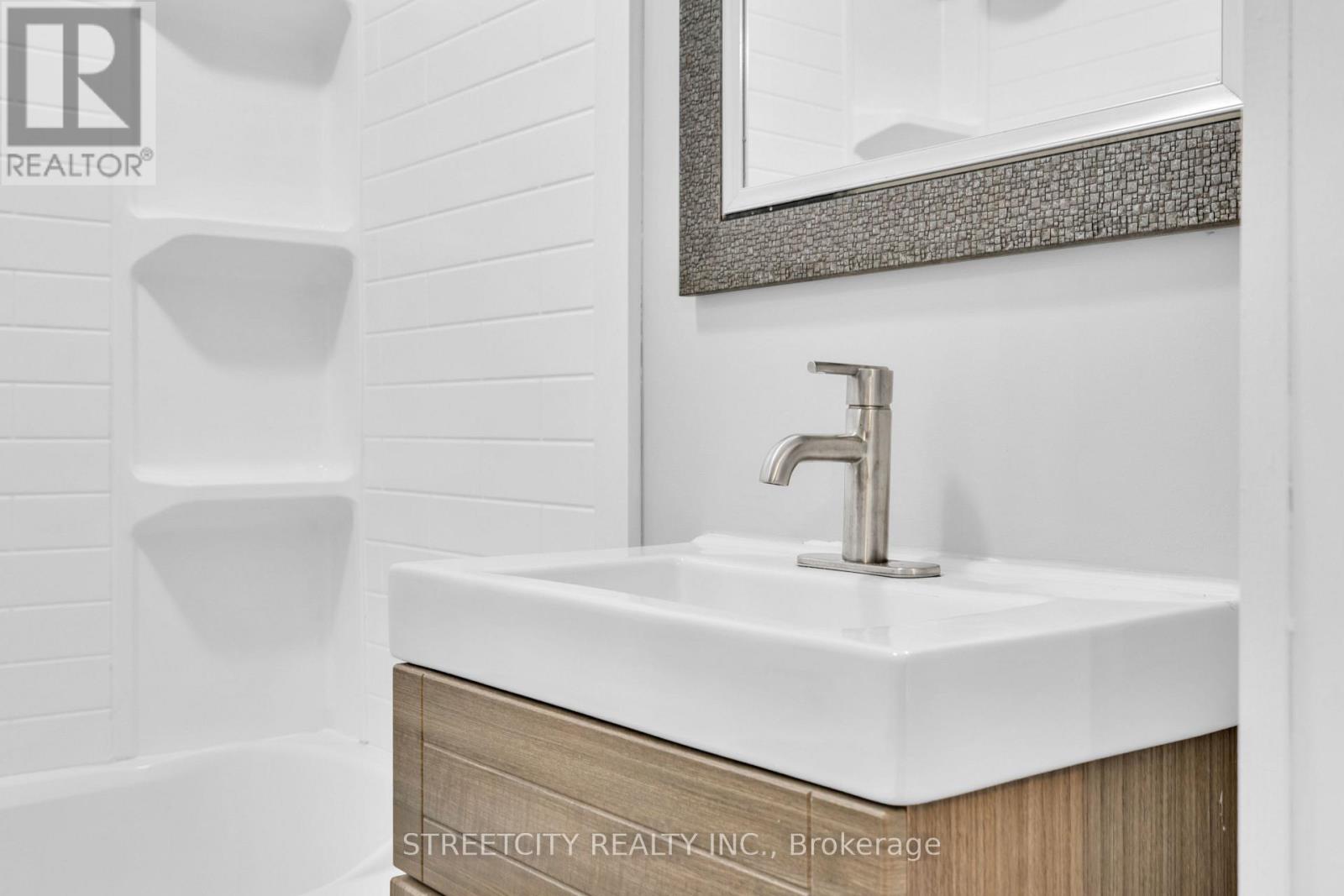 190 King Street, Southwest Middlesex, Ontario  N0L 1M0 - Photo 22 - X13013472