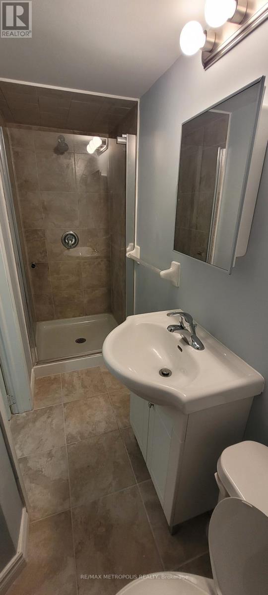 Bsmt - 16b Gower Street, Toronto, Ontario  M4B 3P5 - Photo 12 - E13013436