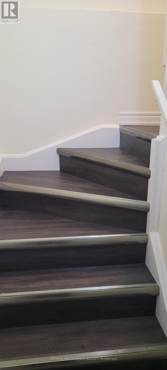 Bsmt - 16b Gower Street, Toronto, Ontario  M4B 3P5 - Photo 2 - E13013436