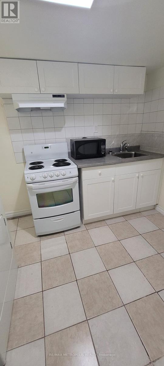 Bsmt - 16b Gower Street, Toronto, Ontario  M4B 3P5 - Photo 7 - E13013436