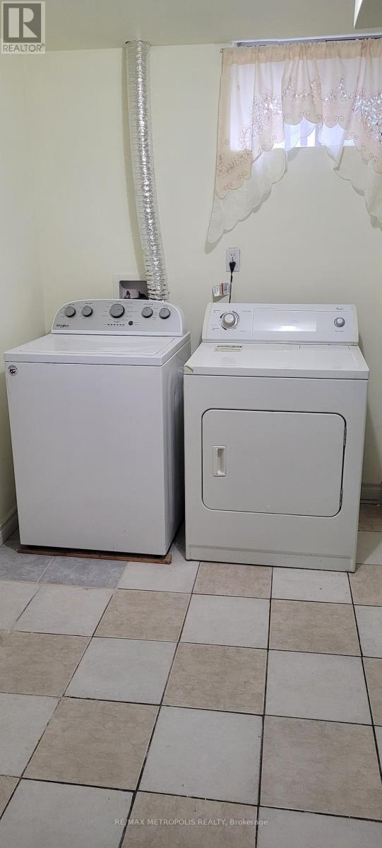 Bsmt - 16b Gower Street, Toronto, Ontario  M4B 3P5 - Photo 8 - E13013436