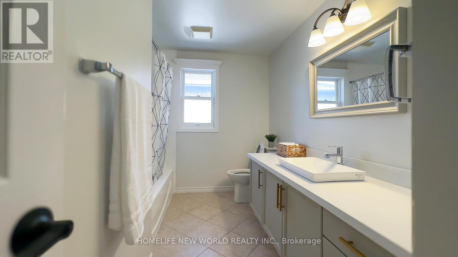 35 Chipperfield Crescent, Whitby, Ontario  L1R 1P1 - Photo 21 - E13013502