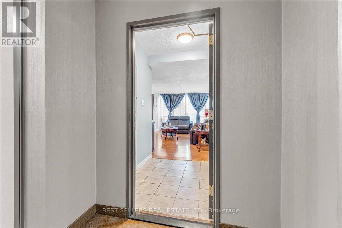 208 - 627 The West Mall, Toronto, Ontario  M9C 4X5 - Photo 4 - W12836406