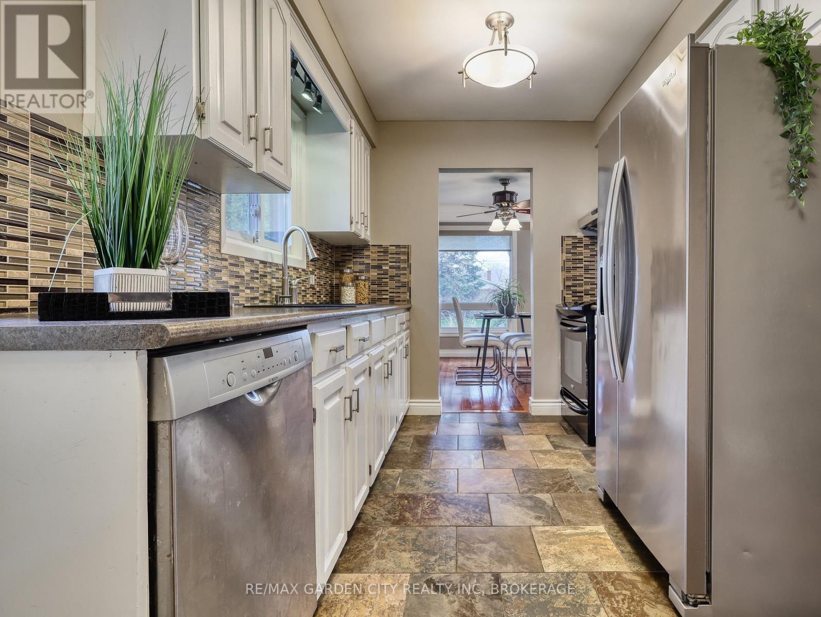 15 Black Friars Road, St. Catharines, Ontario  L2N 2M8 - Photo 15 - X13013400