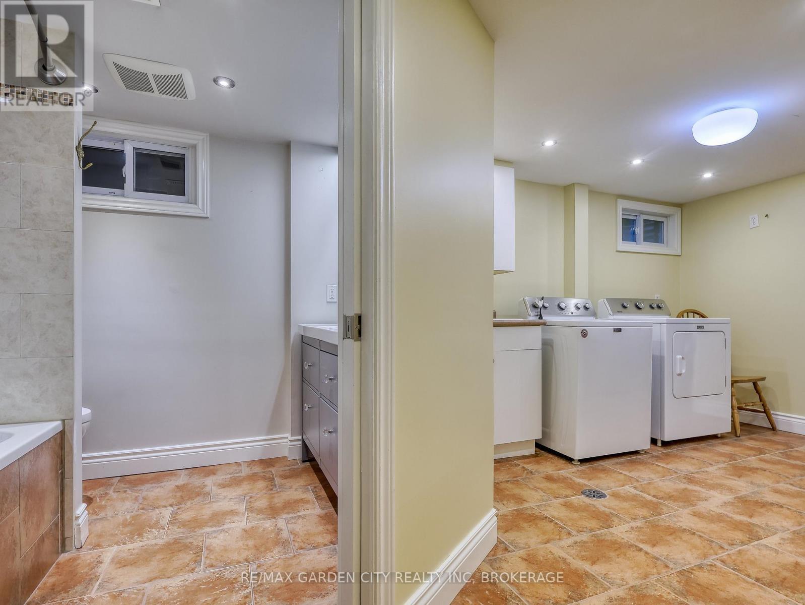 15 Black Friars Road, St. Catharines, Ontario  L2N 2M8 - Photo 33 - X13013400