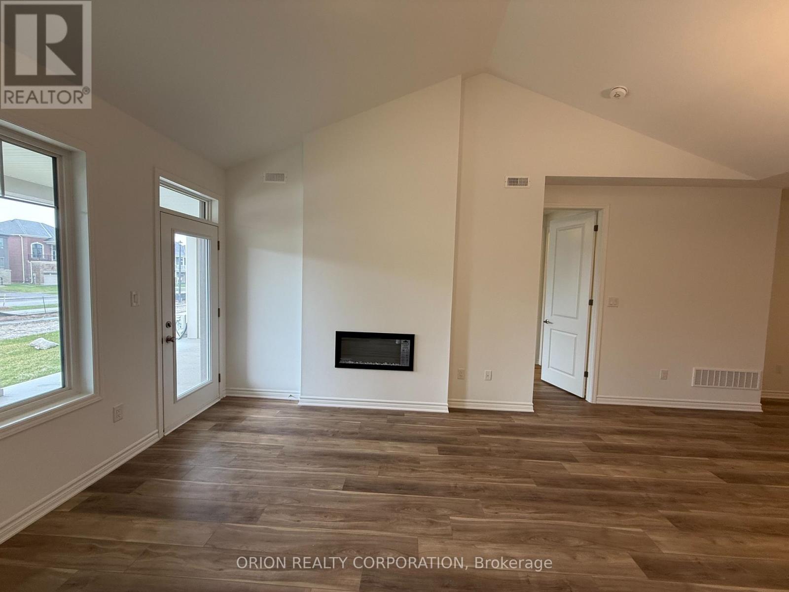 706 Sargeant Place, Innisfil, Ontario  L9S 0S9 - Photo 4 - N13013414