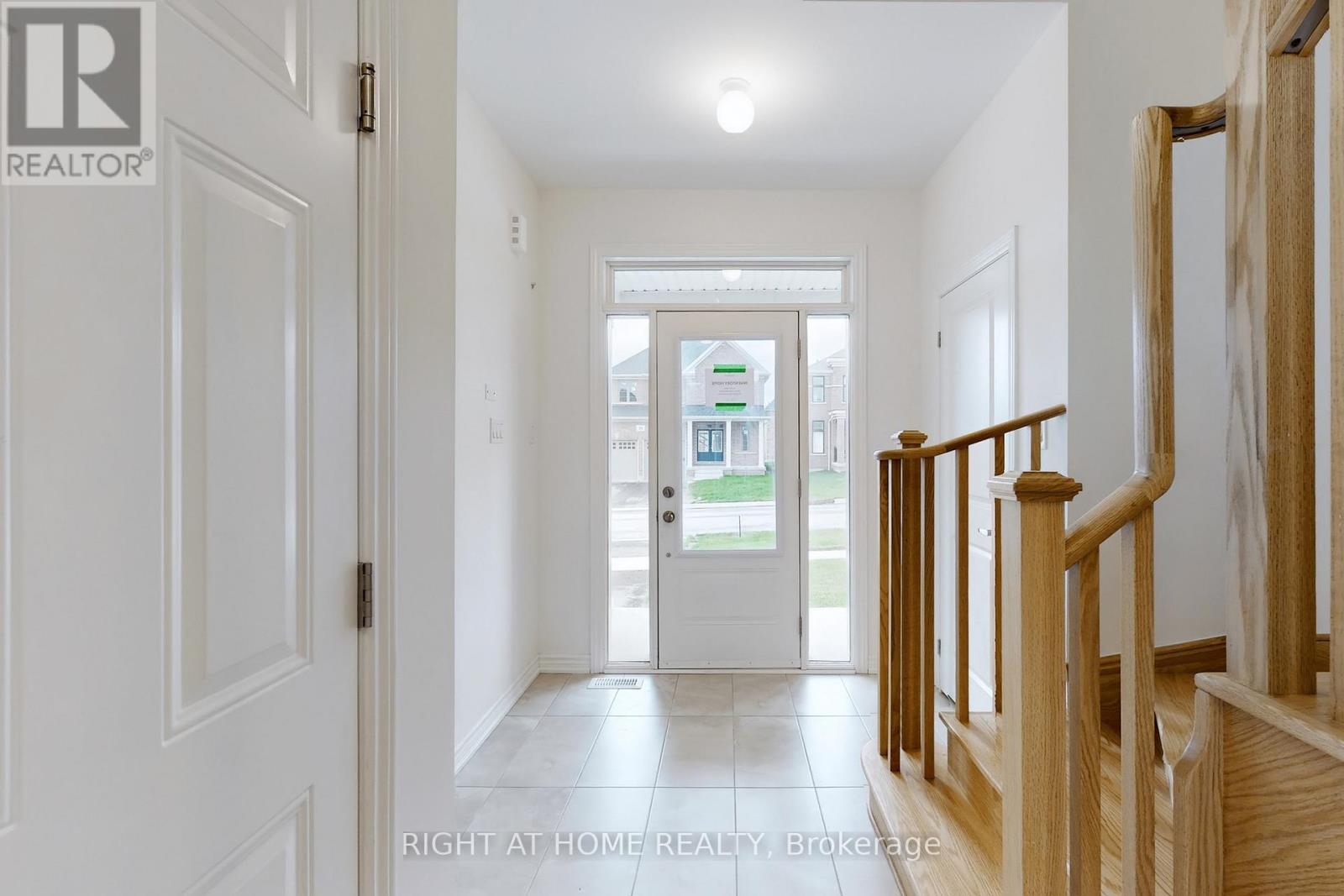 40 Ainslie Hill Crescent, Georgina, Ontario  L0E 1R0 - Photo 3 - N13013534