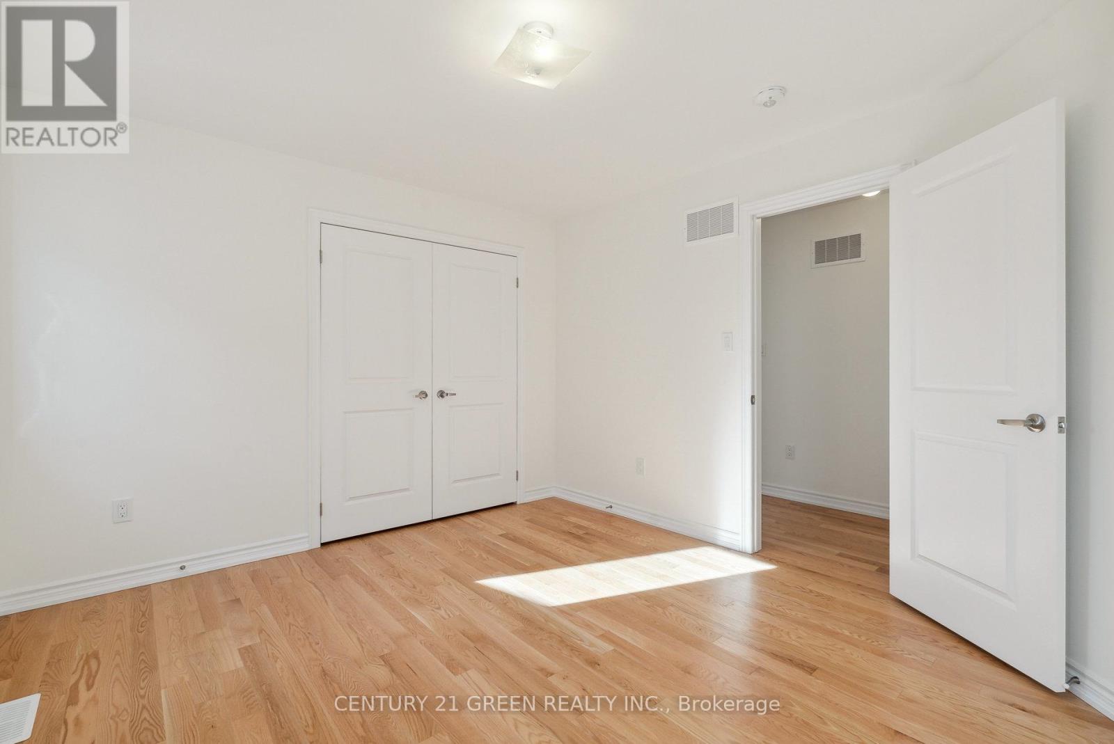 41 Durham Avenue, Barrie, Ontario  L9J 0W7 - Photo 30 - S13013402