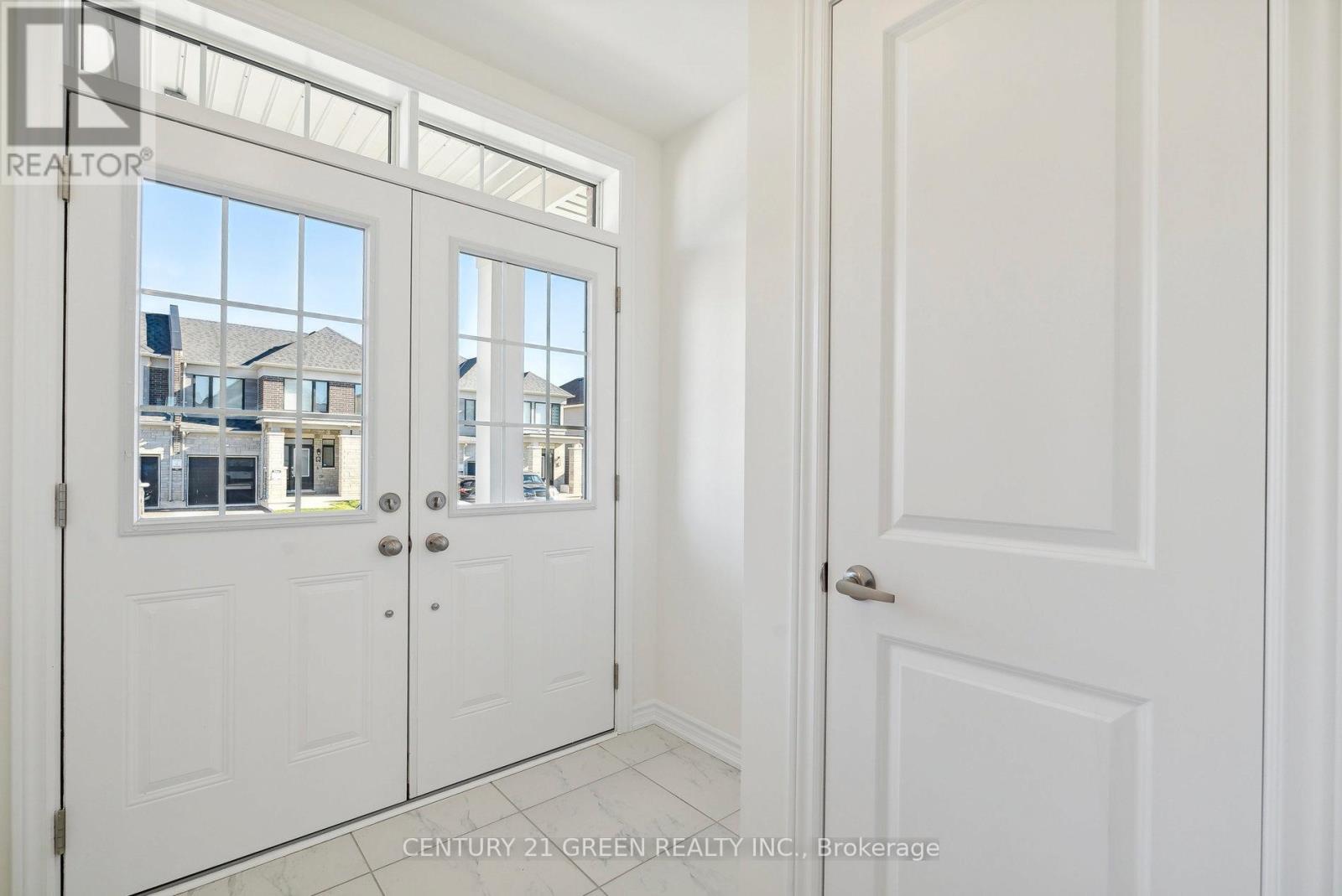 41 Durham Avenue, Barrie, Ontario  L9J 0W7 - Photo 7 - S13013402