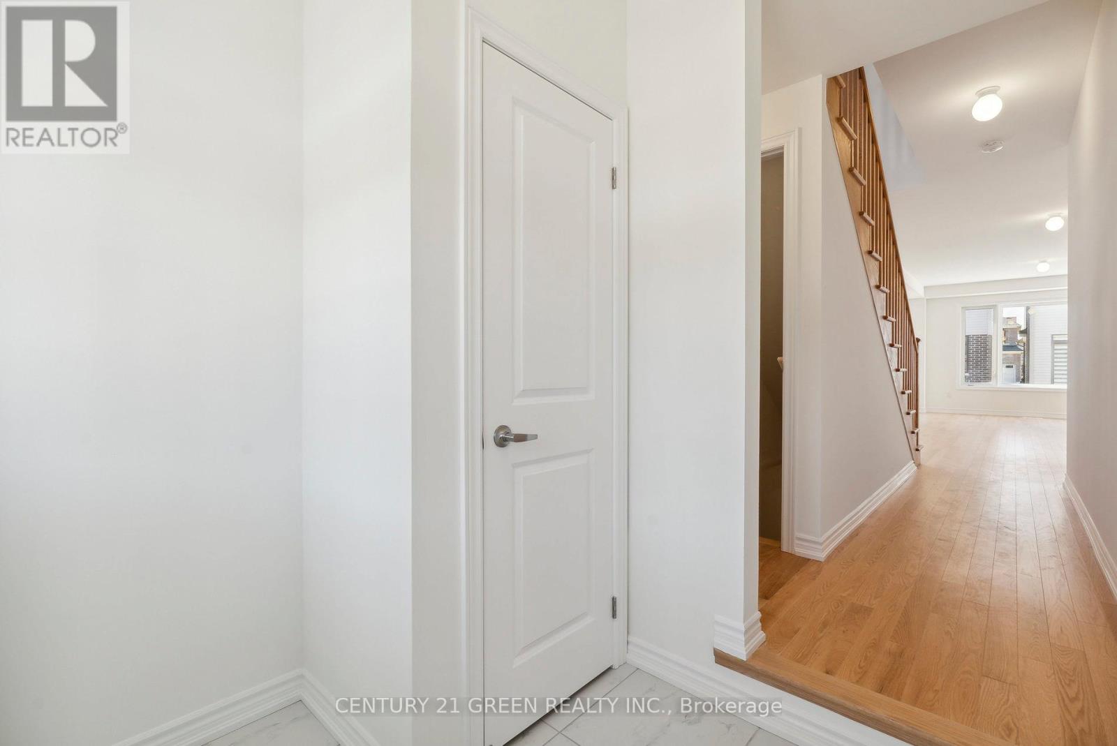 41 Durham Avenue, Barrie, Ontario  L9J 0W7 - Photo 8 - S13013402