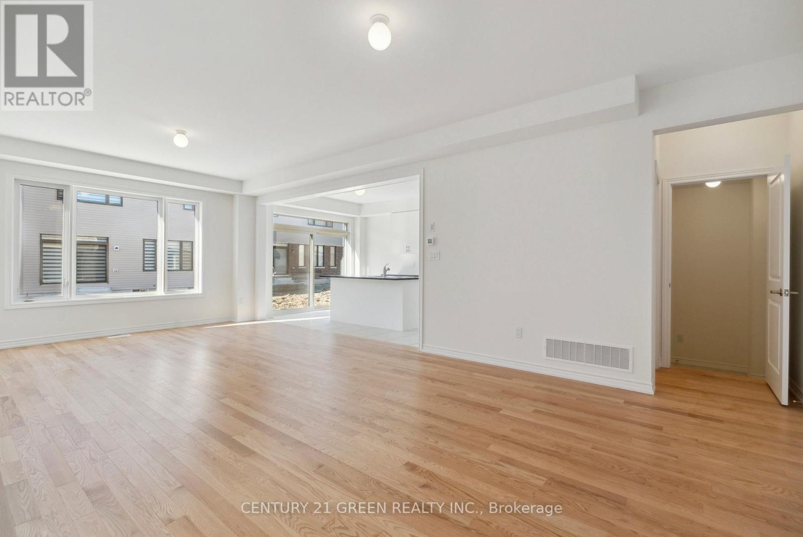 41 Durham Avenue, Barrie, Ontario  L9J 0W7 - Photo 9 - S13013402