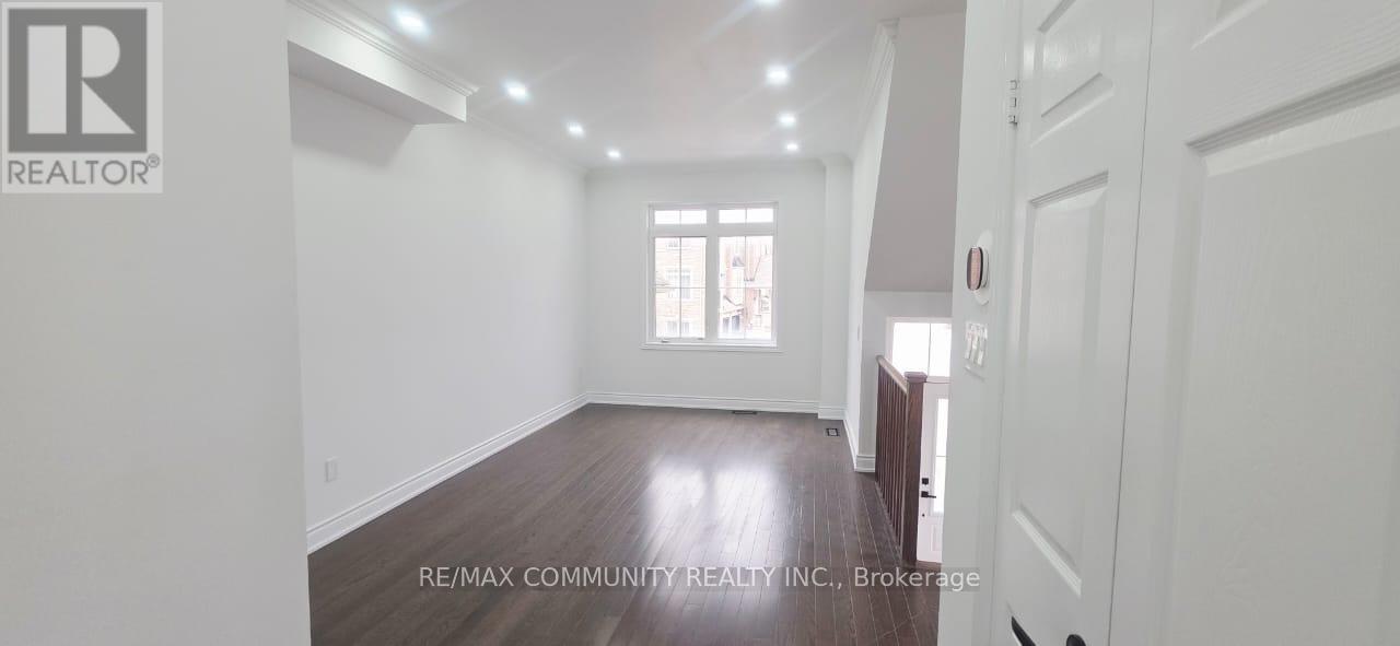 Upper - 50 Rockman Crescent, Brampton, Ontario  L7A 4B4 - Photo 5 - W13013420