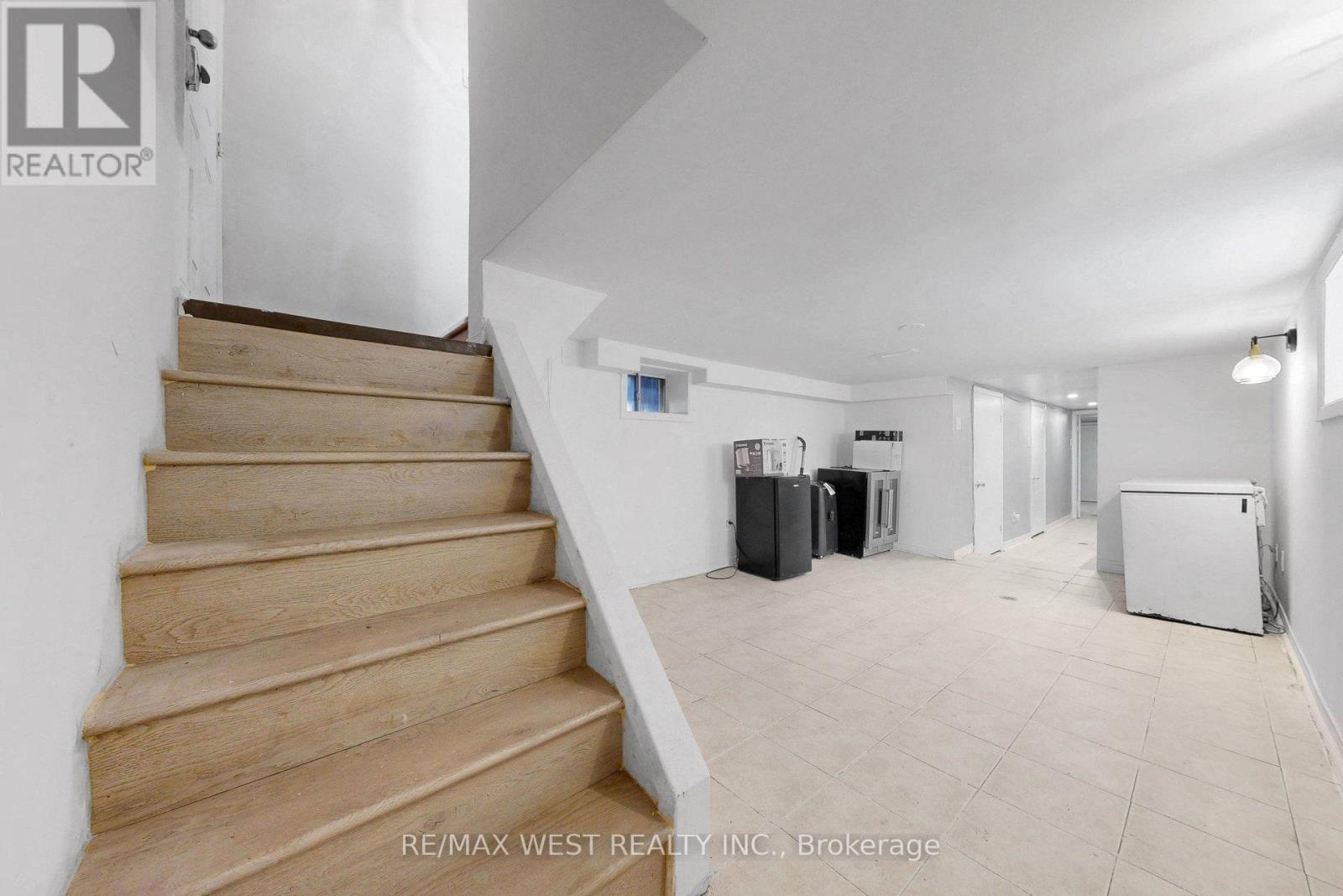 538 Mcroberts Avenue, Toronto, Ontario  M6E 4R6 - Photo 17 - W13013448