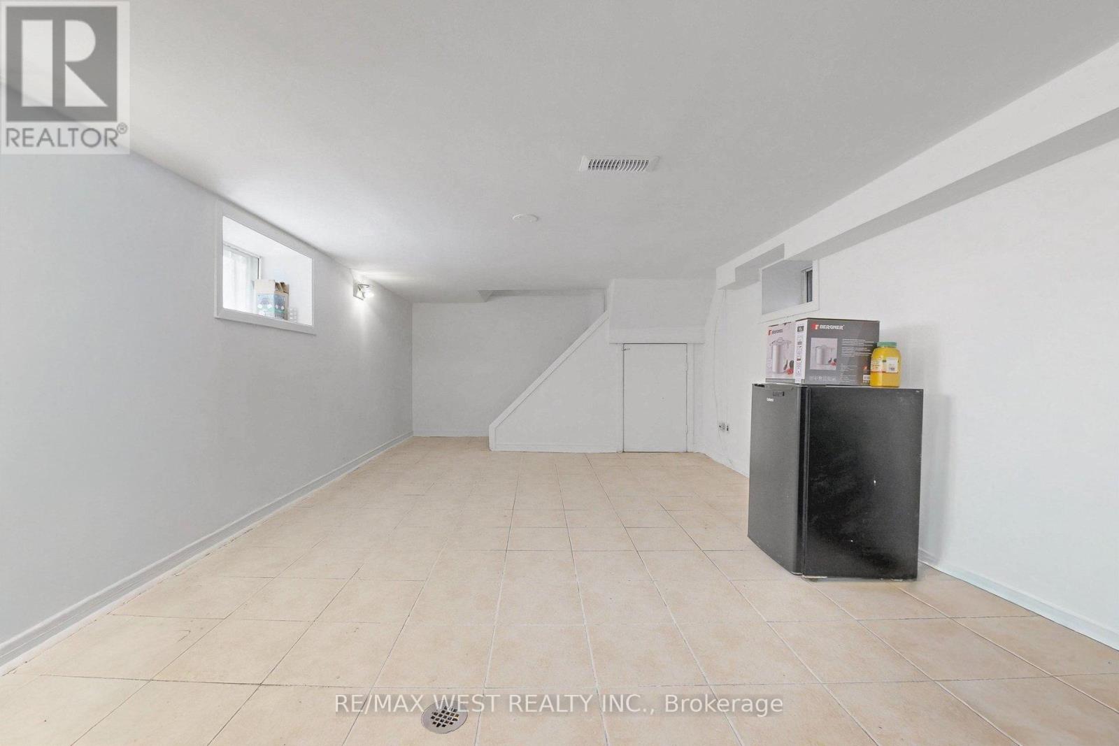 538 Mcroberts Avenue, Toronto, Ontario  M6E 4R6 - Photo 19 - W13013448