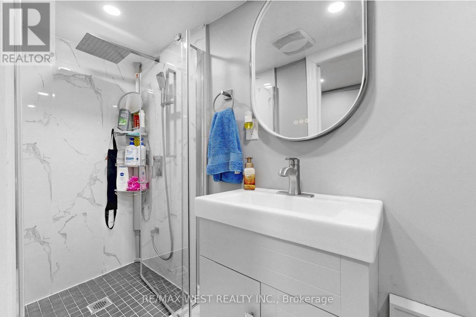 538 Mcroberts Avenue, Toronto, Ontario  M6E 4R6 - Photo 22 - W13013448