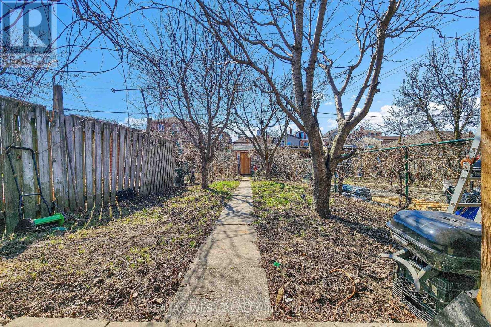 538 Mcroberts Avenue, Toronto, Ontario  M6E 4R6 - Photo 26 - W13013448