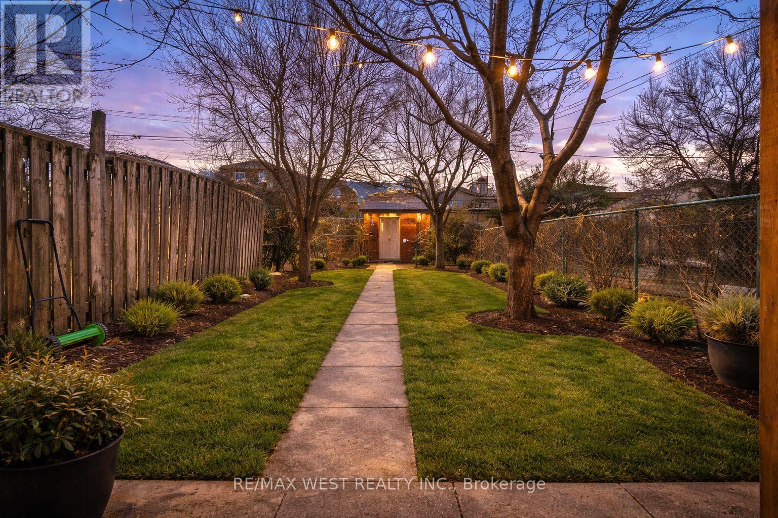 538 Mcroberts Avenue, Toronto, Ontario  M6E 4R6 - Photo 27 - W13013448