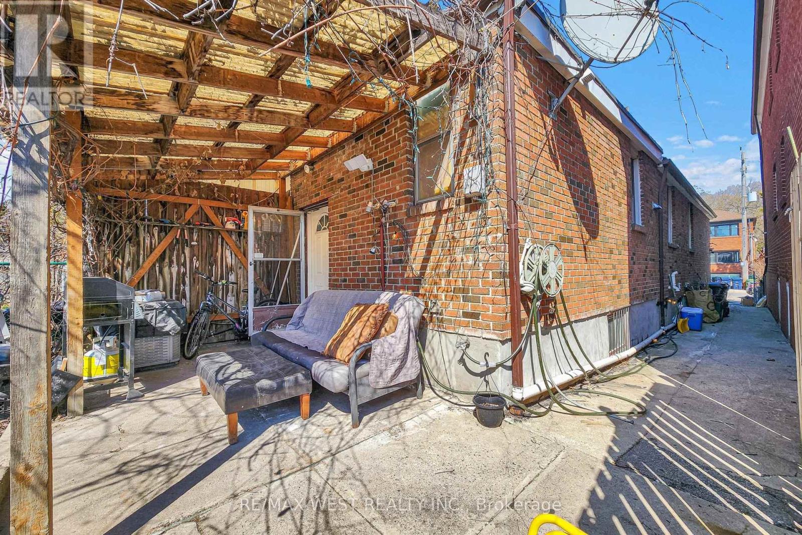 538 Mcroberts Avenue, Toronto, Ontario  M6E 4R6 - Photo 28 - W13013448