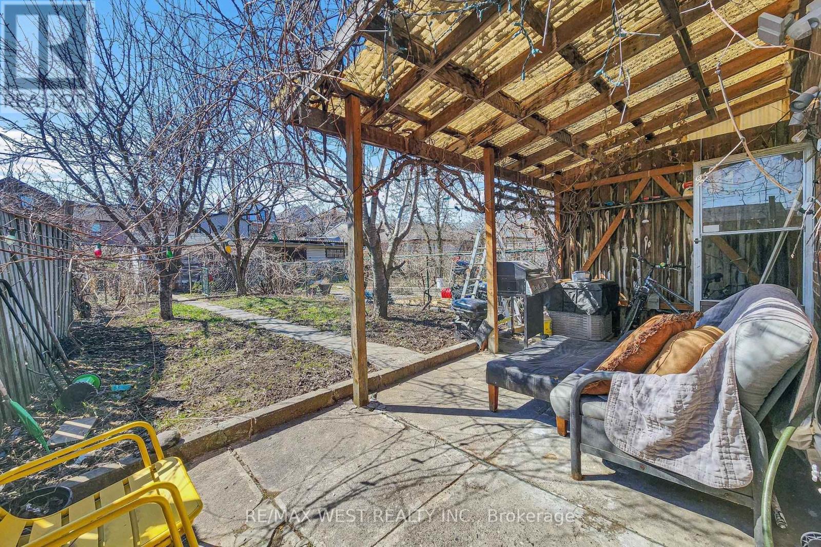 538 Mcroberts Avenue, Toronto, Ontario  M6E 4R6 - Photo 29 - W13013448