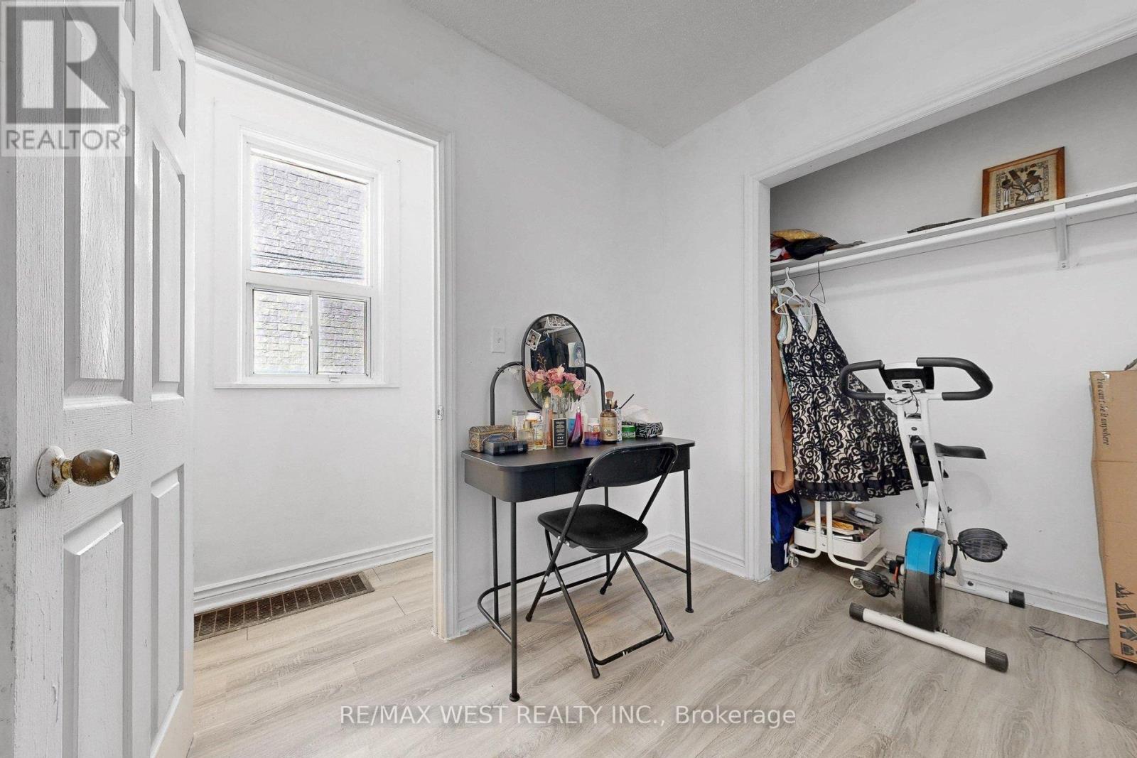 538 Mcroberts Avenue, Toronto, Ontario  M6E 4R6 - Photo 7 - W13013448