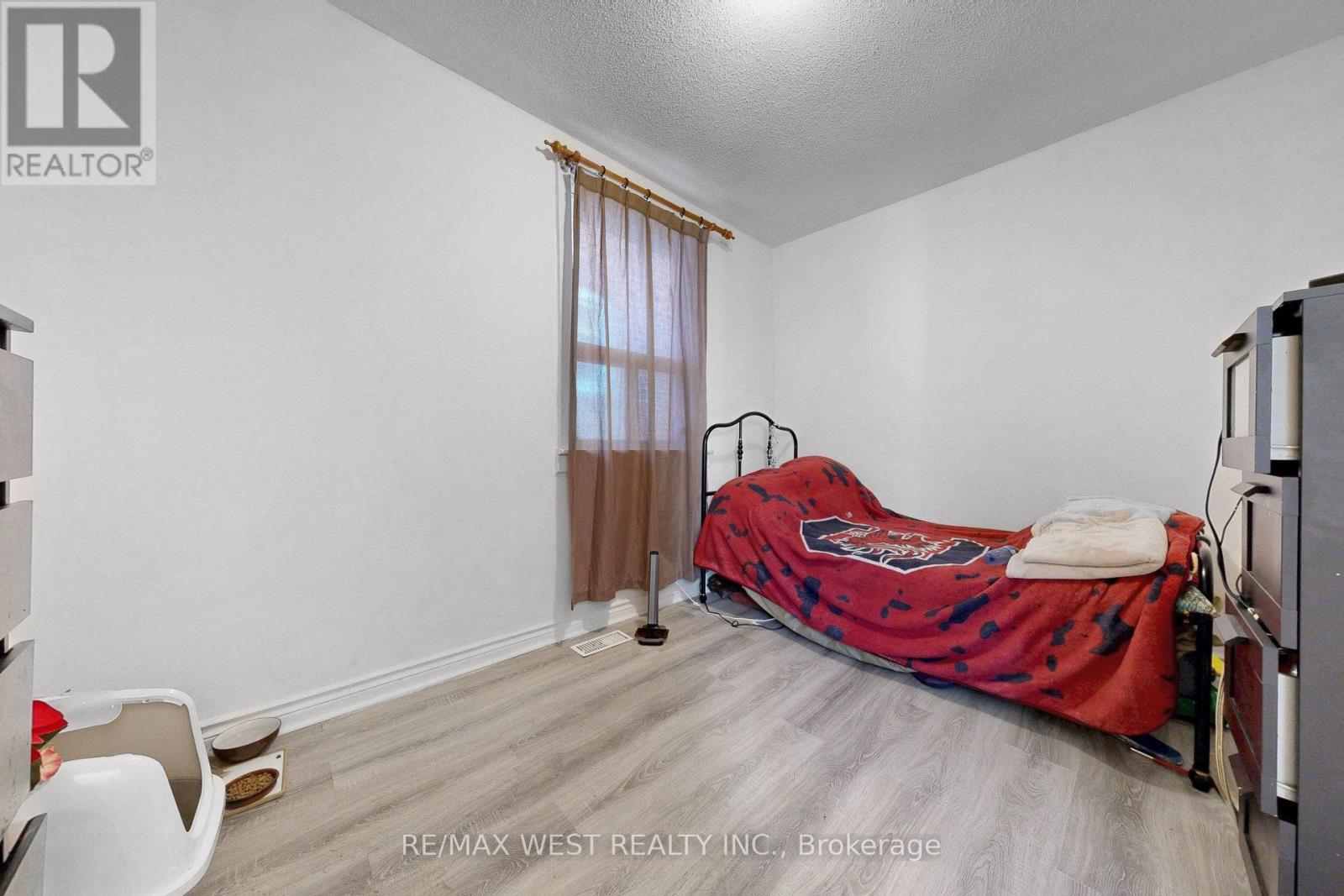 538 Mcroberts Avenue, Toronto, Ontario  M6E 4R6 - Photo 8 - W13013448