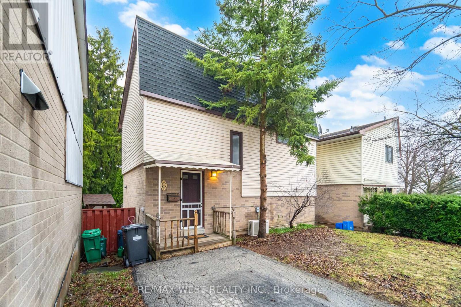 6 Hillpark Trail S, Brampton (Central Park), Ontario  L6S 1R1 - Photo 3 - W13013498