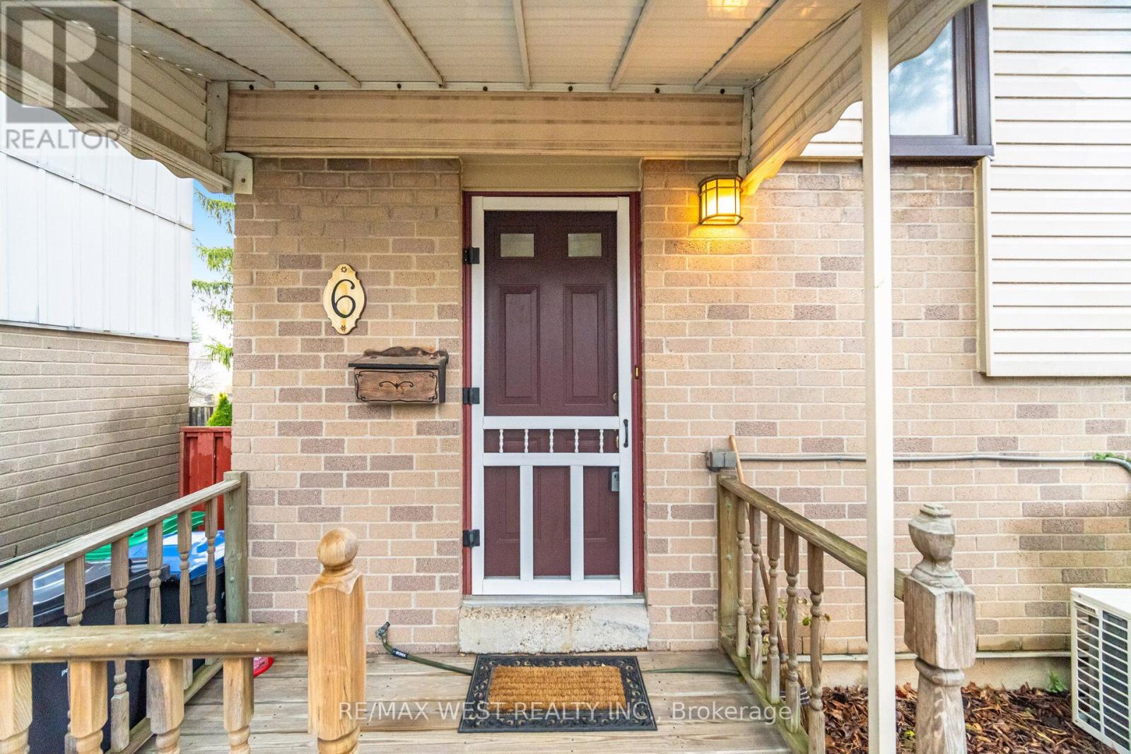 6 Hillpark Trail S, Brampton (Central Park), Ontario  L6S 1R1 - Photo 4 - W13013498