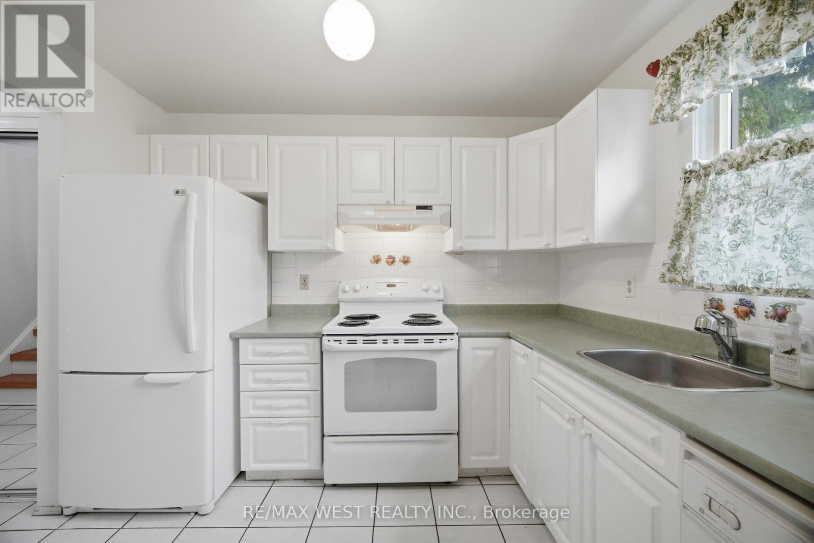 6 Hillpark Trail S, Brampton (Central Park), Ontario  L6S 1R1 - Photo 7 - W13013498