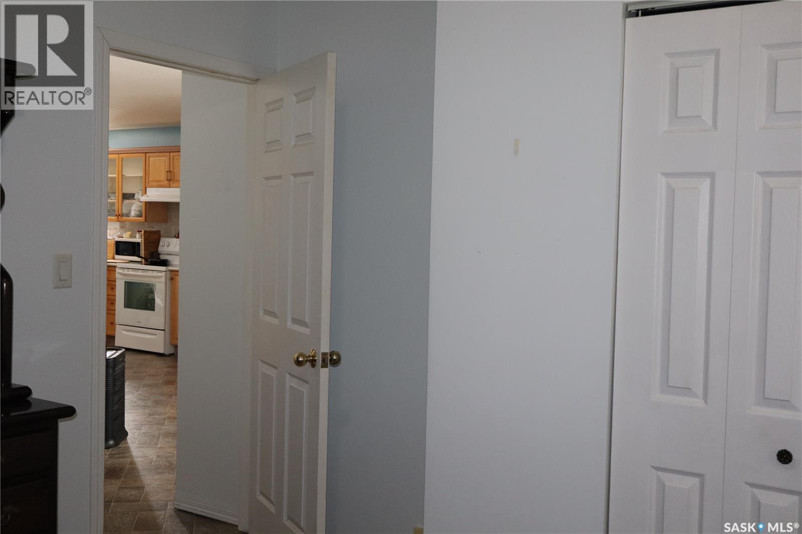 W 319 6th Avenue W, Assiniboia, Saskatchewan  S0H 0B0 - Photo 12 - SK033263