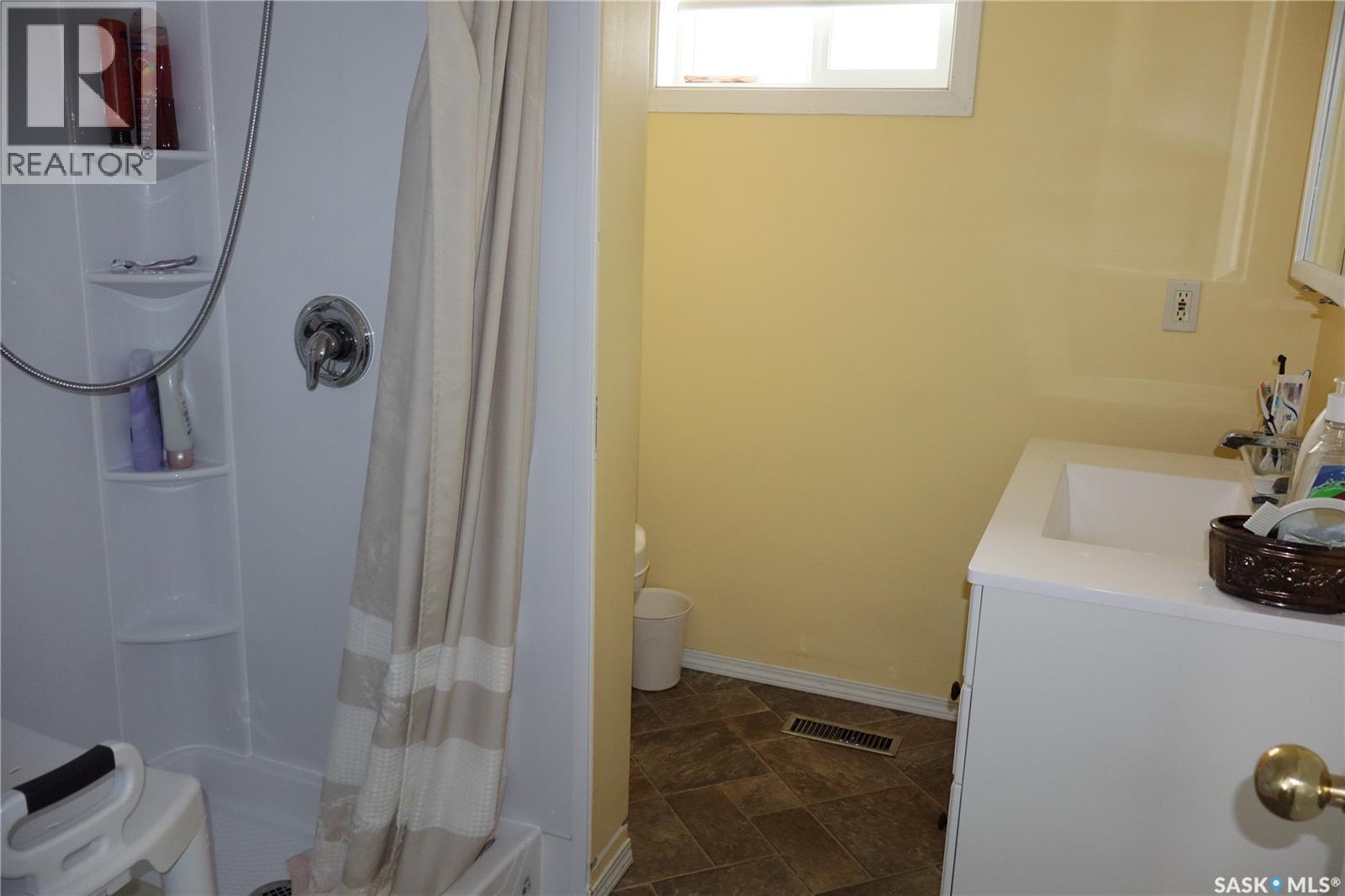 W 319 6th Avenue W, Assiniboia, Saskatchewan  S0H 0B0 - Photo 14 - SK033263