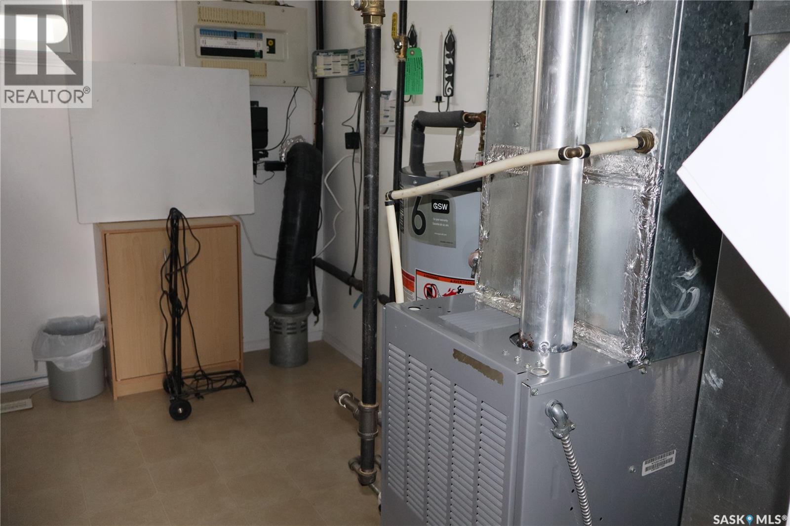 W 319 6th Avenue W, Assiniboia, Saskatchewan  S0H 0B0 - Photo 16 - SK033263