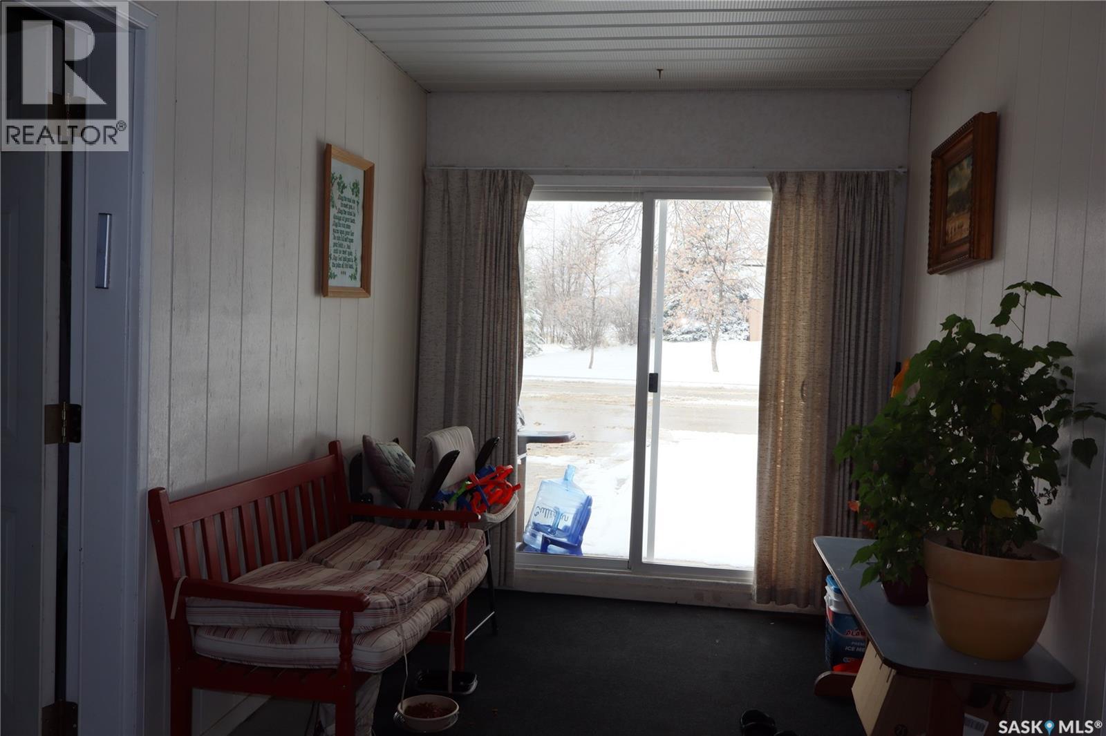 W 319 6th Avenue W, Assiniboia, Saskatchewan  S0H 0B0 - Photo 21 - SK033263