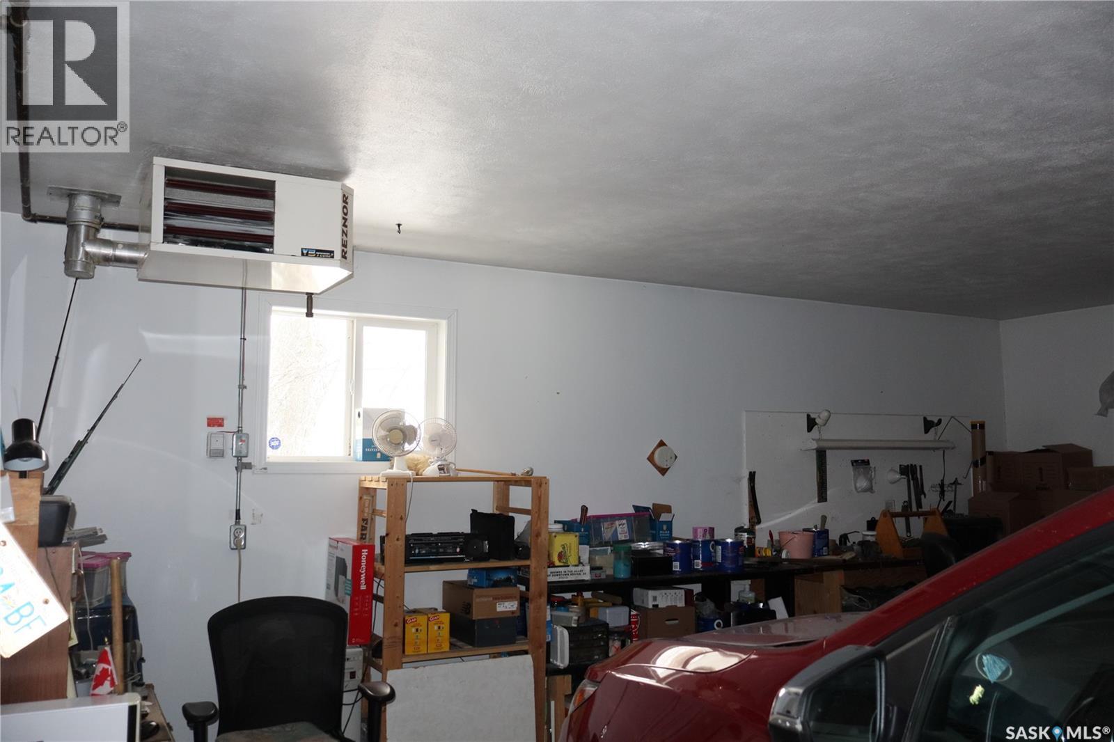 W 319 6th Avenue W, Assiniboia, Saskatchewan  S0H 0B0 - Photo 22 - SK033263