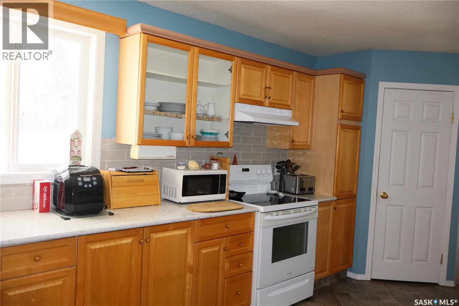 W 319 6th Avenue W, Assiniboia, Saskatchewan  S0H 0B0 - Photo 4 - SK033263