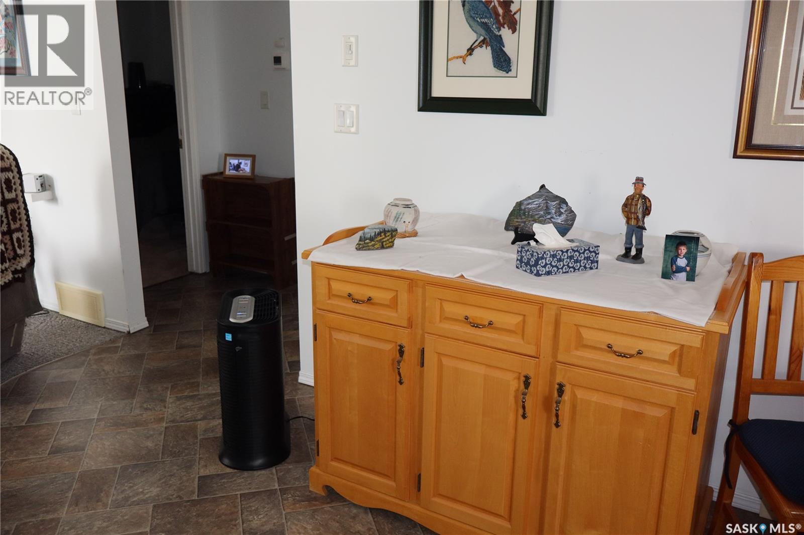 W 319 6th Avenue W, Assiniboia, Saskatchewan  S0H 0B0 - Photo 6 - SK033263