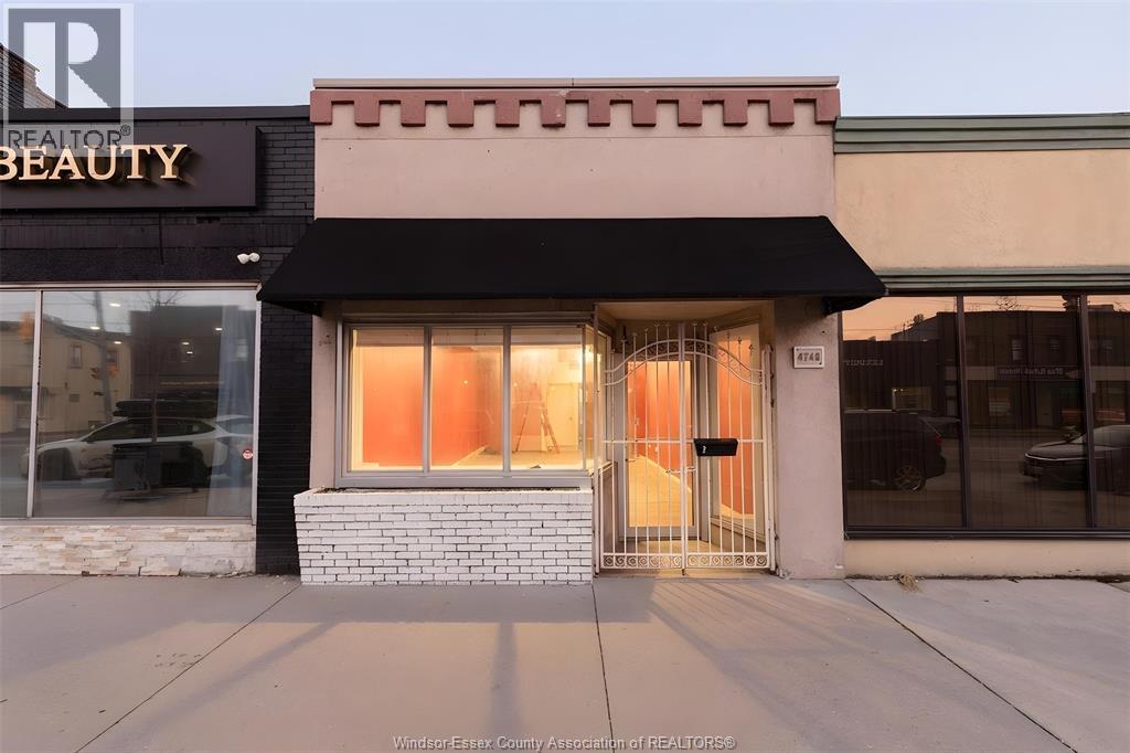 4746 Wyandotte Street East, Windsor, Ontario  N8Y 1H7 - Photo 2 - 26007830