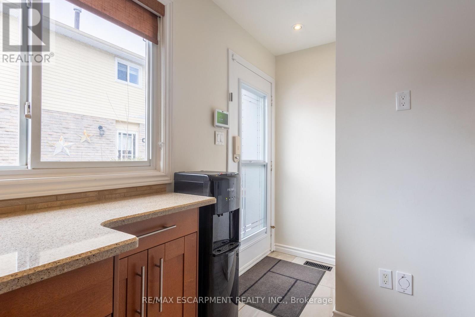 72 Athenia Drive, Hamilton, Ontario  L8J 1S8 - Photo 12 - X13013514